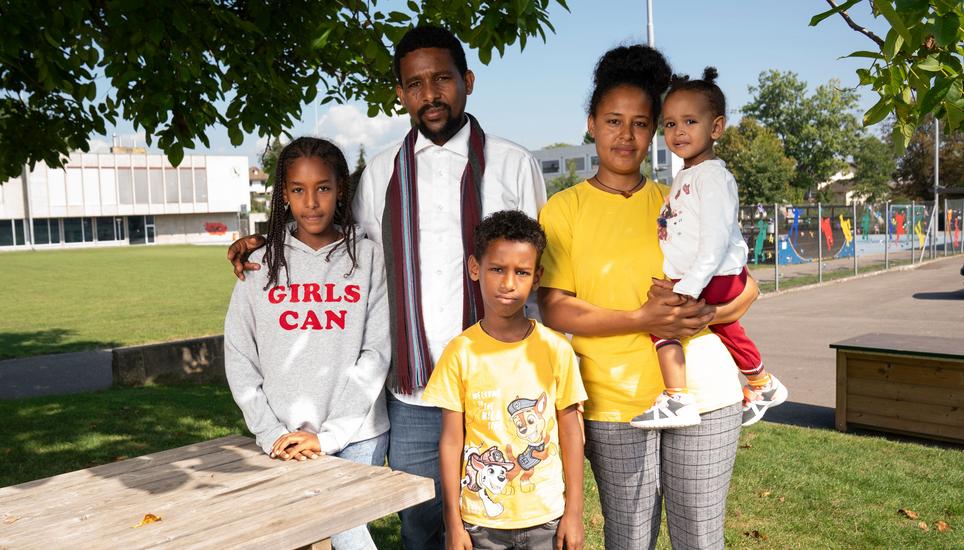 Struktur bietet die Schule, welche die beiden älteren Kinder der Familie Weldetnsae in Aarwangen besuchen. Bild: Claudio Thoma