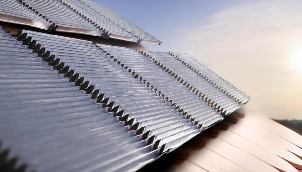 Forschende am Karlsruher Institut für Technologie (KIT) entwickeln zusammen mit Partnern ein Konzept für hocheffiziente Fotoreaktorpaneele, mit dem die Kosten für Solartechnologie gesenkt werden können. Bild: Amadeus Bramsiepe, KIT.