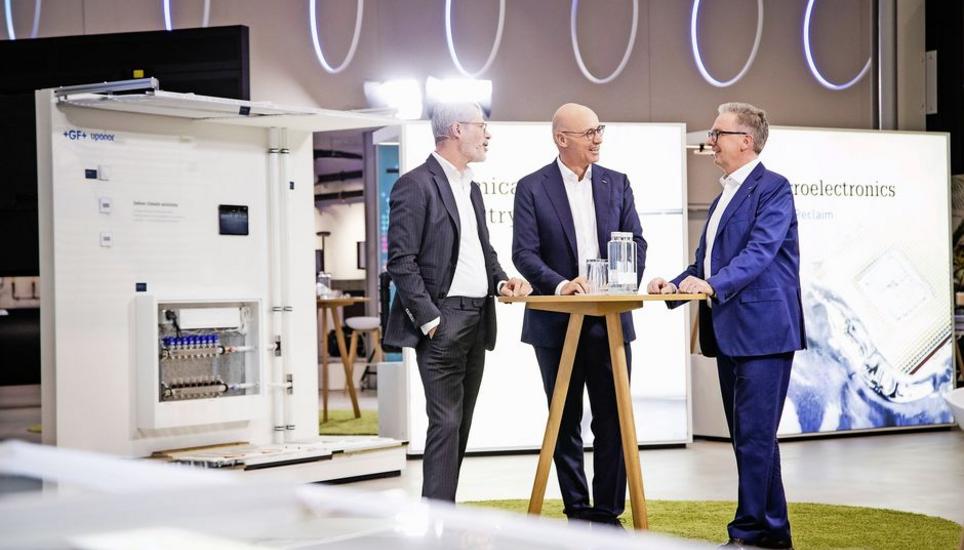 Die Chefetage ist zufrieden mit dem Deal (v. l.): GF-CFO Mads Joergensen, GF-CEO Andreas Müller und der Leiter der neuen Division, Michael Rauterkus. Bild: Roberta Fele