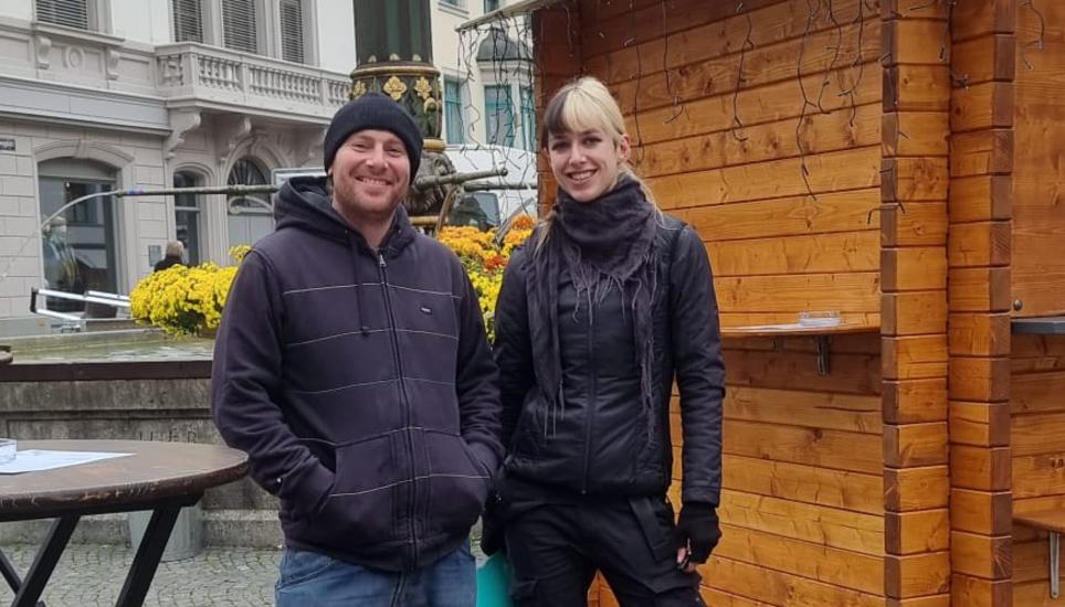 Sie sorgen für gute Stimmung in der Vorweihnachtszeit: Laura Ferber und Jörg Göldi. Bild: ZVG