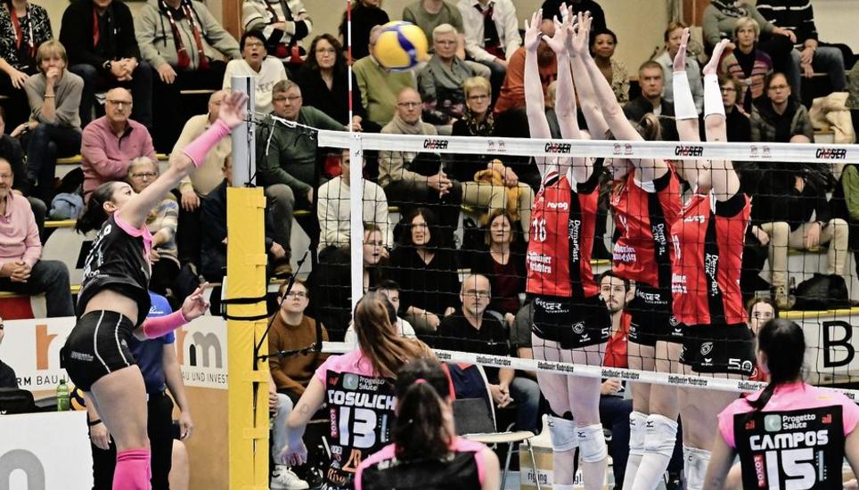 Volleyball, NLA, 2023/2024: VC Kanti - Volley Lugano 3-0, Schaffhausen, BBC Arena, 10.12.2023 ?? Reinhard Standke