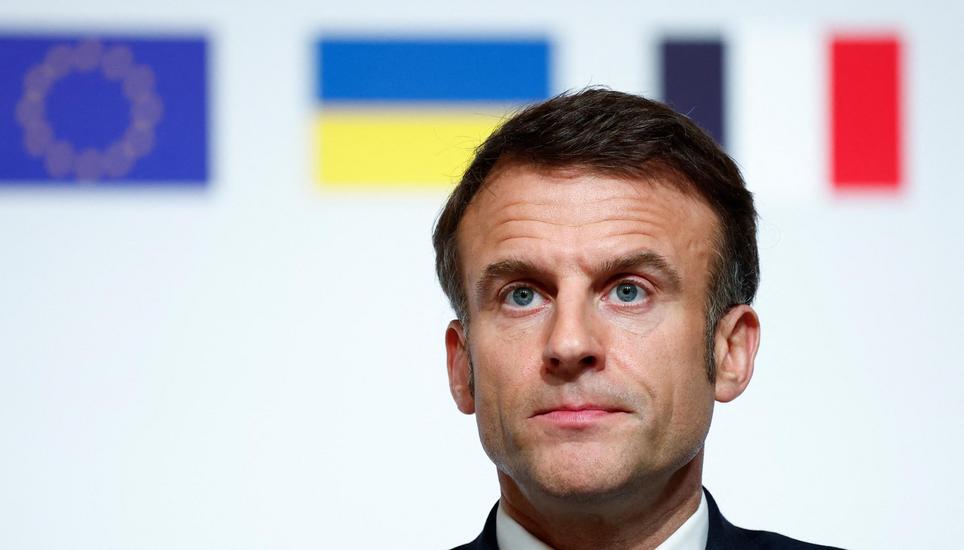 epa11183598 French President Emmanuel Macron attends a press conference at the end of the conference in support of Ukraine, with European leaders and government representatives, at the Elysee Palace in Paris, France, 26 February 2024. EPA/GONZALO FUENTES 