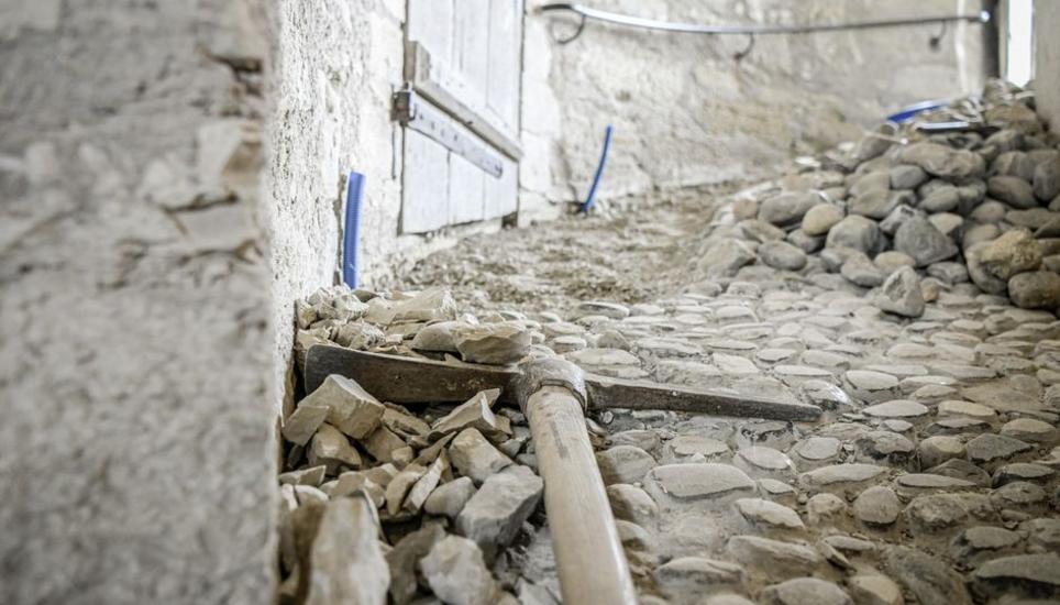 Der Aufgang zur Munotzinne, die Munotreitschnecke ist momentan wegen Bauarbeiten gesperrt, Baurbeiten auf den glatten Steinen, am Freitag, 23. Februar, 2024 (Melanie Duchene / Schaffhauser Nachrichten)