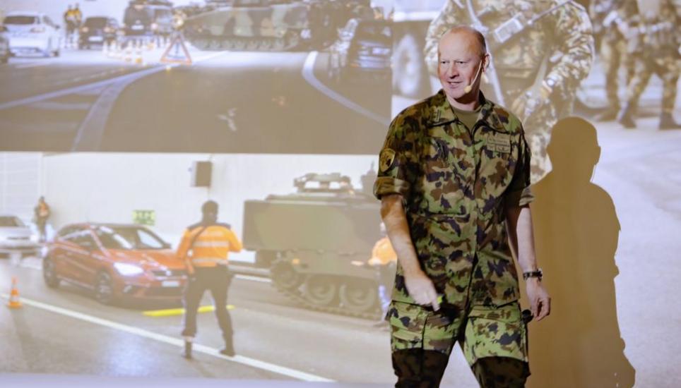 Hielt sein Referat in Arbeitskleidung: Divisionär Willy Brülisauer. Hielt sein Referat in Arbeitskleidung: Divisionär Willy Brülisauer. Bild: Roberta Fele fotografiert am, in . (Roberta Fele / Schaffhauser Nachrichten)