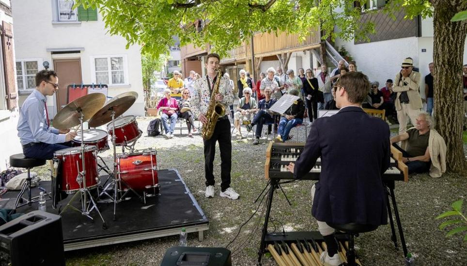 Mitreissende Grooves an der Obergass: das Tobias Haug Trio. Bilder: Jeanette Vogel
