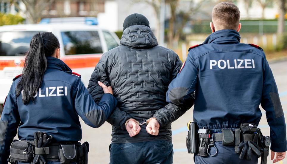 Mit dem neuen PMT-Gesetz stehen der Polizei nun mehr Mittel zur Verfügung, um präventiv einzugreifen. Symbolbild: Kapo ZH