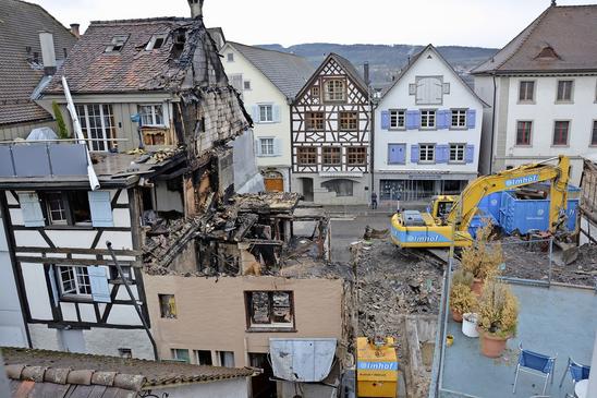 Brandruinen zwischen der Kirchgasse und der Seestrasse nach dem Grossbrand in Steckborn. Bild: Edith Fritschi