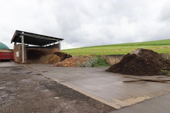 Der Lagerplatz der Biogasanlage.