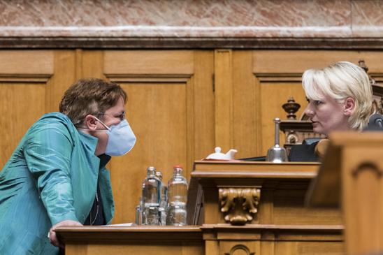 Die Schutzmaske sorgte im Nationalratssaal für Diskussionen. Bild: Key
