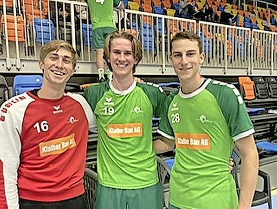  Die Pfader-Spieler Lukas Müller, Dorian Kopczynski und Urs Bill (v. l.) feiern den Sieg gegen die Seen Tigers. Die Pfader bes