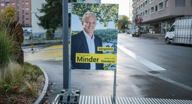 Thomas Minder Wahlplakat in Neuhausen,  am Dienstag, 31. Oktober 2023. (Melanie Duchene / Schaffhauser Nachrichten)