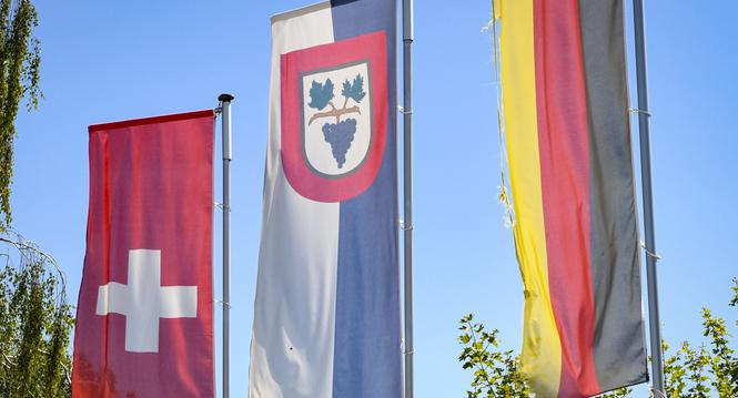 Schweizer, Buesinger und Deutschland Flagge, fotografiert zu 250 Jahre Buesingen, am Mittwoch, 8. Juli 2020.  (Melanie Duchene / Schaffhauser Nachrichten)
