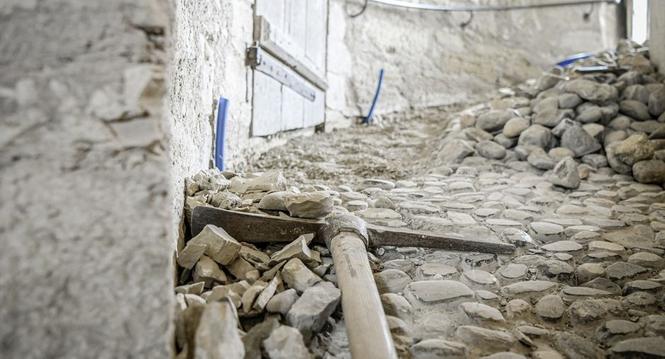 Der Aufgang zur Munotzinne, die Munotreitschnecke ist momentan wegen Bauarbeiten gesperrt, Baurbeiten auf den glatten Steinen, am Freitag, 23. Februar, 2024 (Melanie Duchene / Schaffhauser Nachrichten)